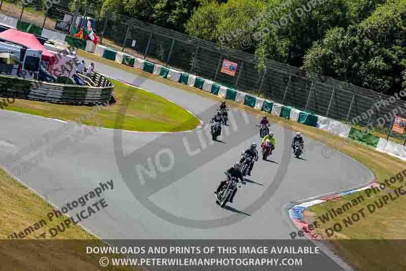 Vintage motorcycle club;eventdigitalimages;mallory park;mallory park trackday photographs;no limits trackdays;peter wileman photography;trackday digital images;trackday photos;vmcc festival 1000 bikes photographs